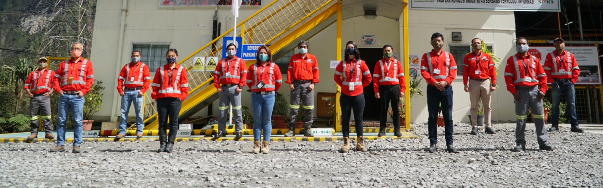 The website banner for Asia page shows various Redpath employees standing in front of a work site, posing for a group photo.
