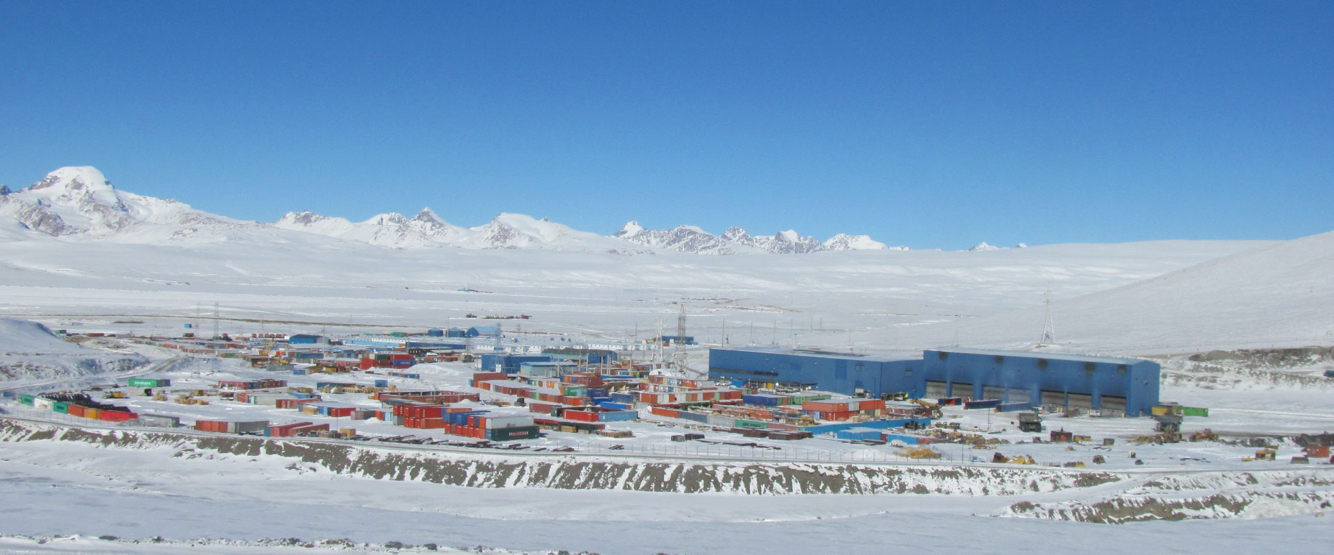 Una foto del sitio de la mina Kumtor, ubicada en las montañas Tien Shan de Kirguistán.